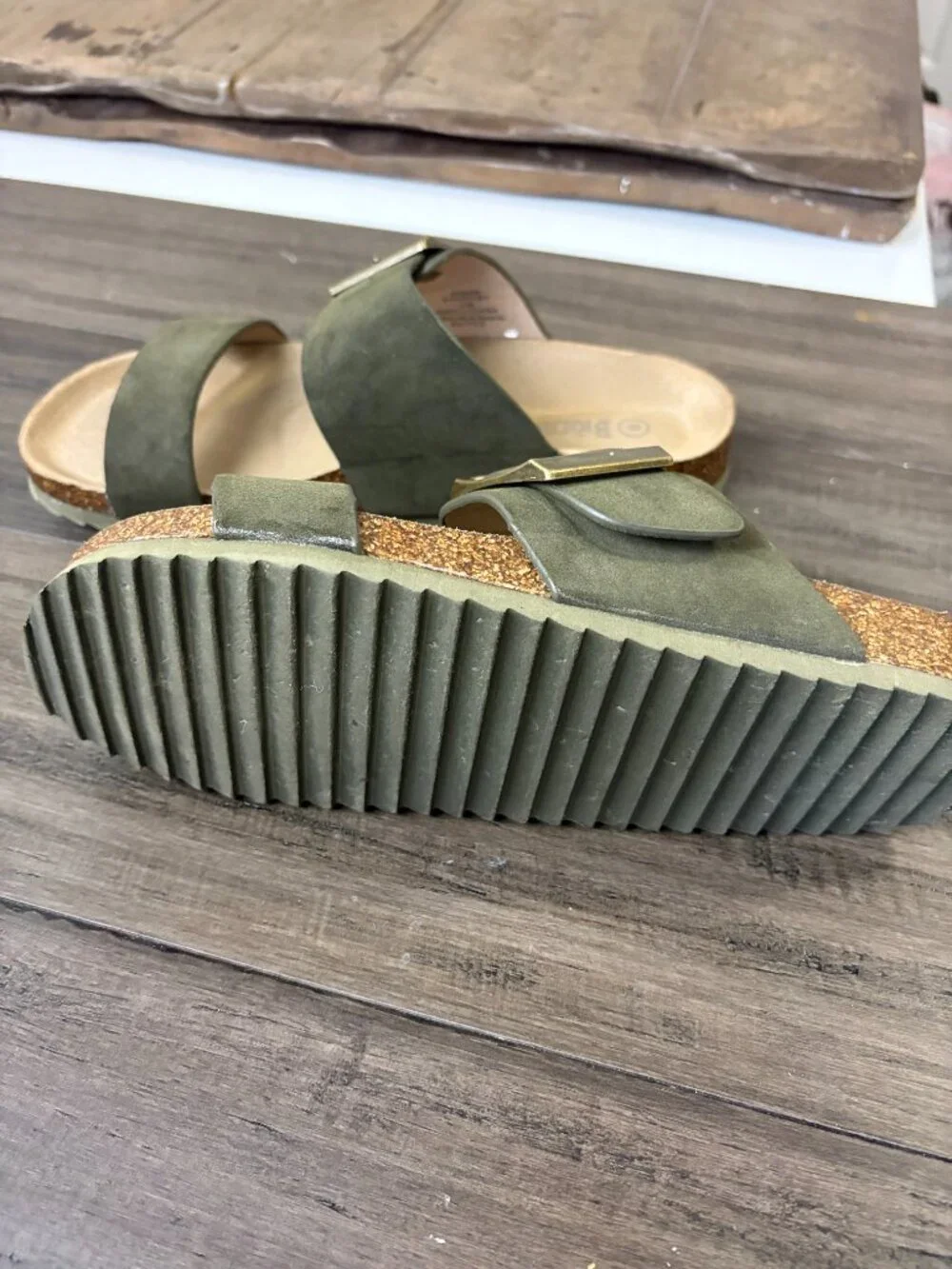 Bjorndal Womens Leather Sandal Green Suede Size 9, fits like 8.5.